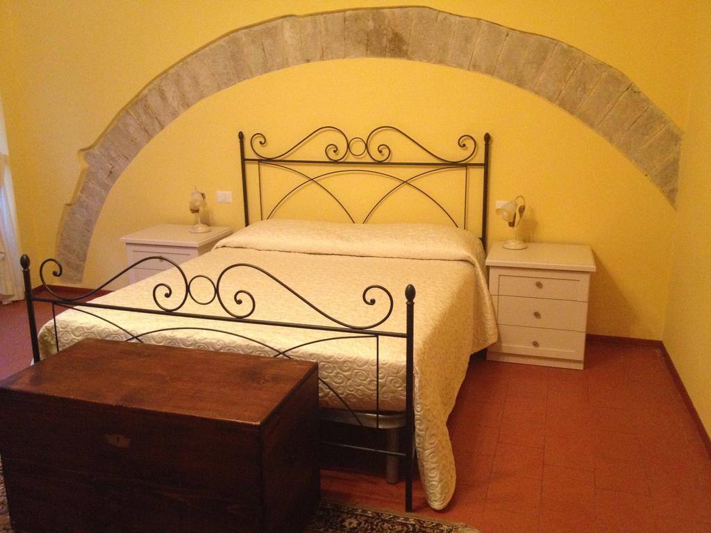 B&B La Dimora Del Capitano Fabriano Ruang foto