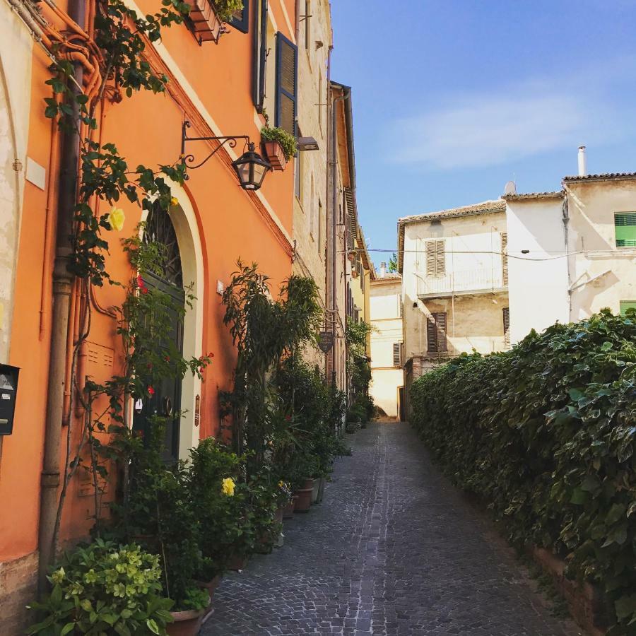 B&B La Dimora Del Capitano Fabriano Bagian luar foto