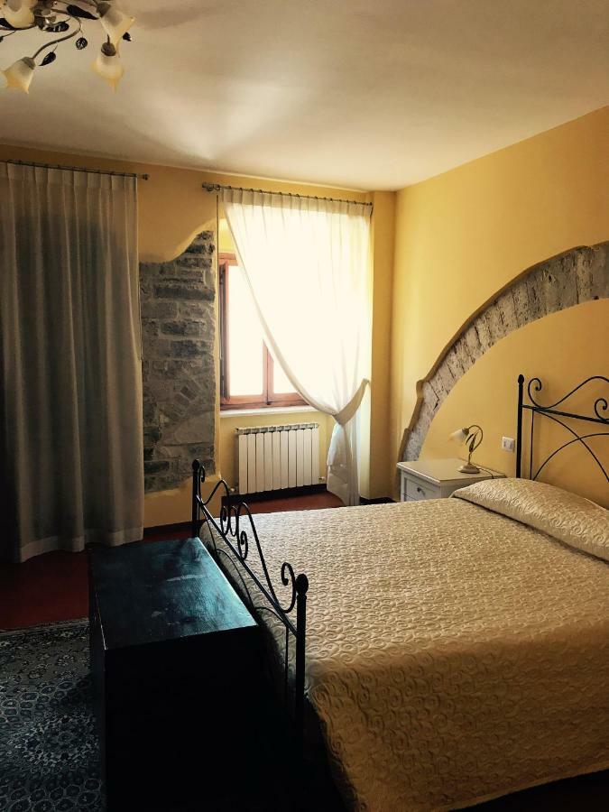 B&B La Dimora Del Capitano Fabriano Bagian luar foto