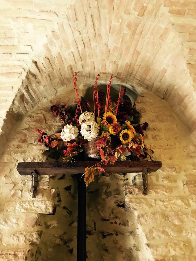 B&B La Dimora Del Capitano Fabriano Bagian luar foto