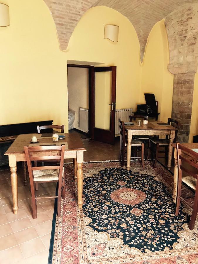B&B La Dimora Del Capitano Fabriano Bagian luar foto