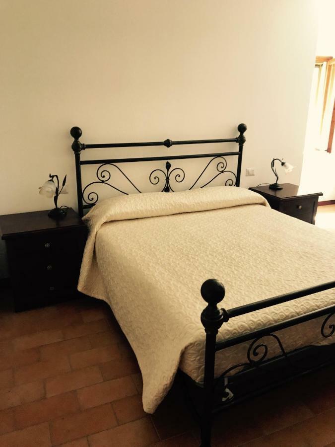 B&B La Dimora Del Capitano Fabriano Bagian luar foto